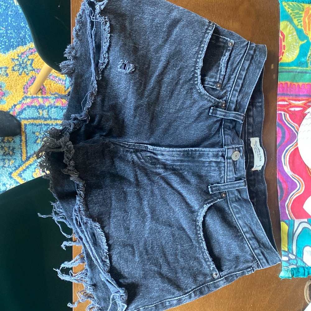 Abercrombie & Fitch Mid Rise Boyfriend Short